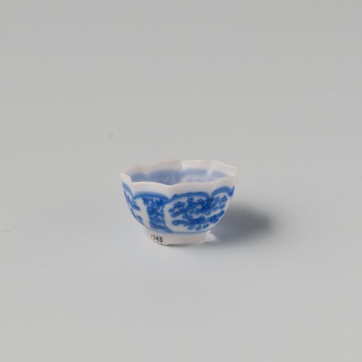 Milk Glass Spool Bowl with Blue Enamel Decoration, Imitation Chinese Porcelain; Floral Motifs in Three Panels in Kraakporcelain Style. Nine-Point Pinched Rim