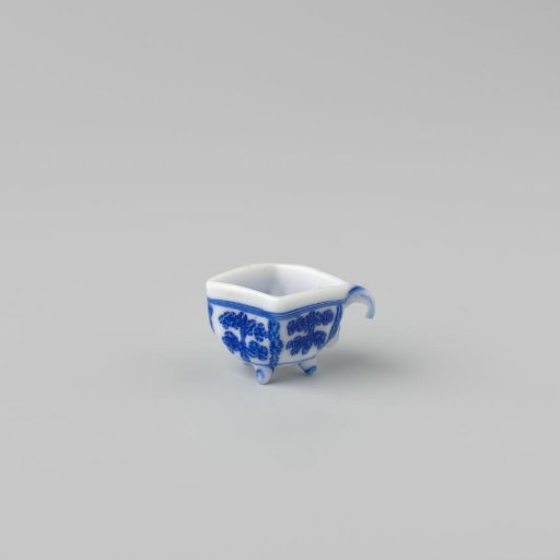 Milk glass fire test with blue enamel painting, imitation Chinese porcelain; square dish on three feet with handle; decoration of floral motifs in four compartments.