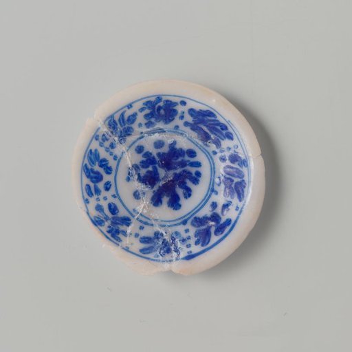 Milk glass dish with blue enamel painting, imitation Chinese porcelain; floral motifs in compartments in Kraak porcelain style; double-walled with smooth rim.