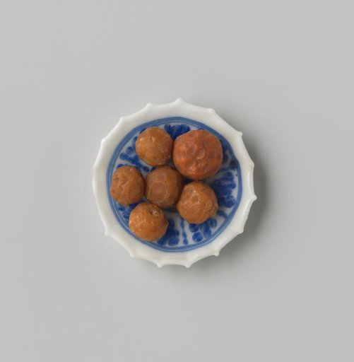 Milk glass dish with blue enamel painting, imitation Chinese porcelain; floral motifs in compartments in Kraak porcelain style; double-walled with rim pinched into points