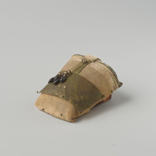 Bobbin cushion, made of pasteboard, glued on the back and underside with tortoiseshell