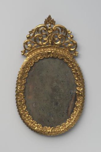 Oval mirror in a gilded bronze frame