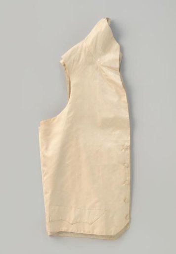 Waistcoat of cream-colored silk with high standing collar, almost entirely straight front panels and sewn-on flap pockets.