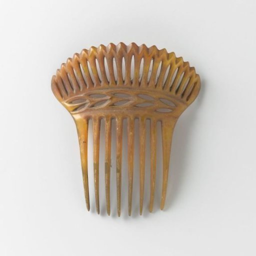 Horn Comb with Eight Teeth and an Openwork Back with Vertical Openings