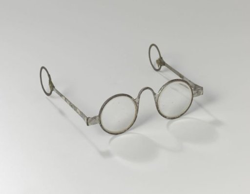 Spectacles with frame of iron with arms ending in rings, with round ground lenses