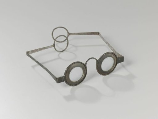 Spectacles of iron, with round, partly horn lenses and folding arms
