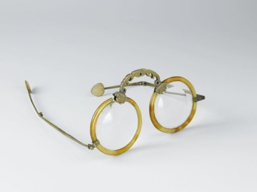 Spectacles with a Frame of Copper and Blonde Tortoiseshell or Horn and Round Ground Glass