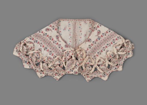 Collar of cotton with printed motif and decorative border