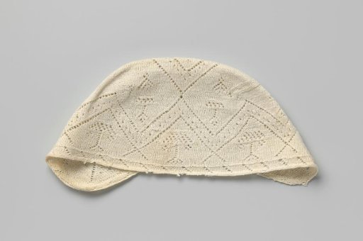 Knitted cap of white cotton with openwork zigzag borders and a tree-shaped motif