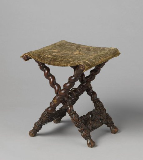 Stool with twisted cross-braces