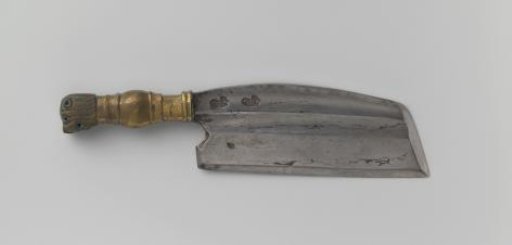 Machete whose handle ends in a lion's head