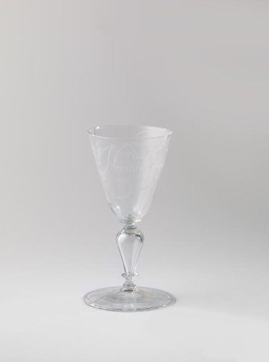 Goblet with a pregnant woman and the inscription: Hansie in the Kelder