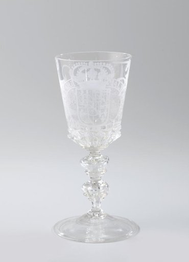 Goblet with lid, with the coat of arms of Great Britain