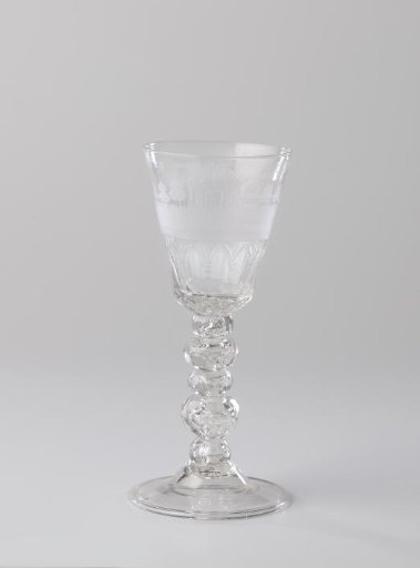 Goblet with a country house and the inscription: T GROEYEN EN BLOEYEN VAN WESTERMEER