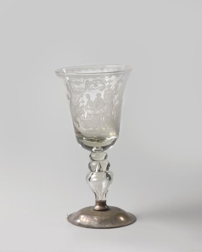 Goblet with a company on a terrace and the inscription: Vivat, De WijnKooperij