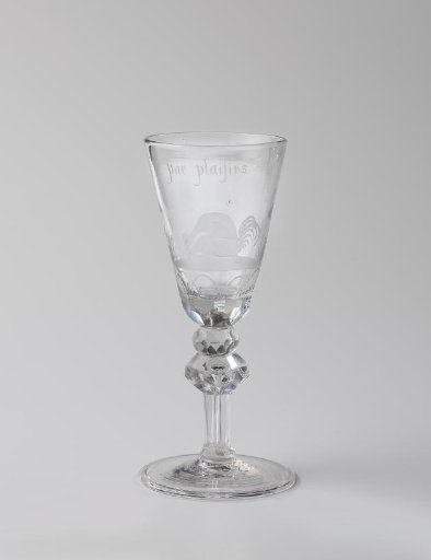 Chalice with a rooster and a hen and the inscription: par plaisirs