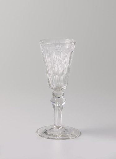 Chalice glass with double arches, stars and pilasters