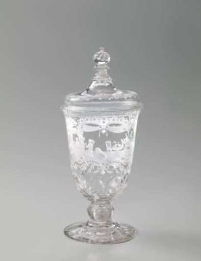 Wine glass with a lying-in chamber