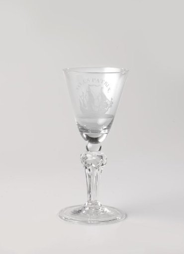 Goblet with a sailing ship and the inscription: SALUS PATRIÆ