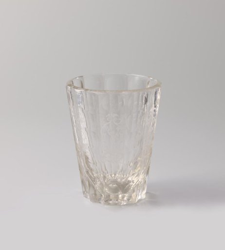 Cup with cartouches containing amorini