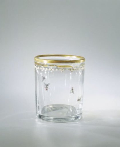 Goblet with four flies
