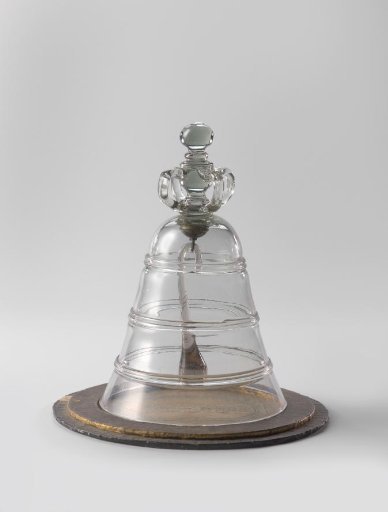 Round plinth for table bell