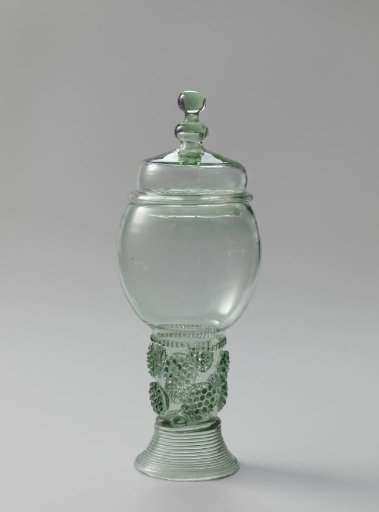 Lidded roemer with two rows of raspberry prunts