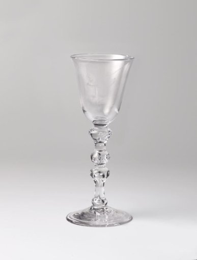 Goblet glass with two putti on clouds