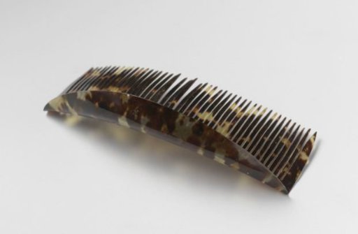 Hair comb of imitation tortoiseshell with an unadorned round back standing at right angles to the teeth