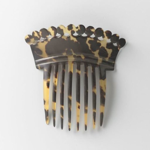 Tortoiseshell comb with a smooth back featuring twelve linked circles, eight teeth