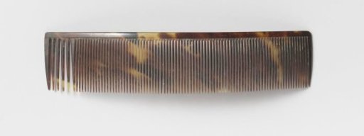 Hair comb or comb of plain fine imitation tortoiseshell, with a long row of narrow teeth