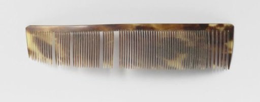 Hair comb or comb of plain fine tortoiseshell and horn, with a long row of narrow teeth, tapering
