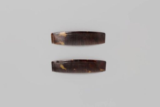 Double hair comb or comb of plain fine tortoiseshell, with a long row of narrow teeth