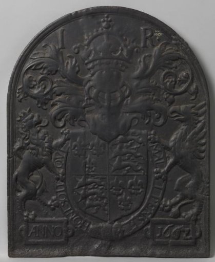 Hearth plate with the coat of arms of England between the letters I and R