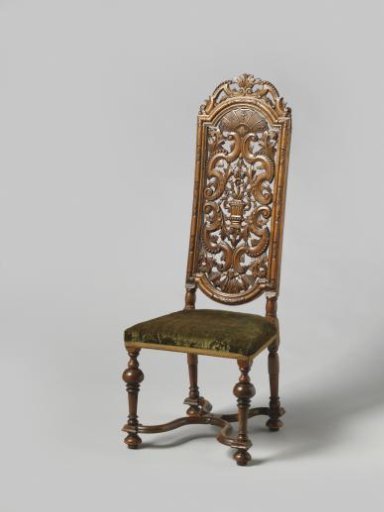 Chair with baluster-shaped legs, upholstered in green floral-patterned leather. High openwork and carved back with a frame with molded moldings and local rosette and acanthus decoration with a flower vase in the center surrounded by scrolls