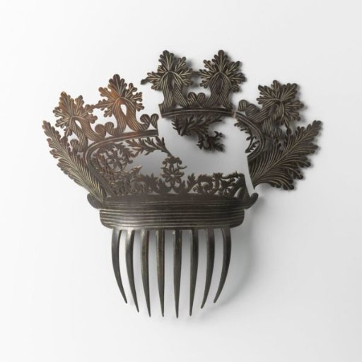 Tortoiseshell and horn comb with richly carved back, eight teeth