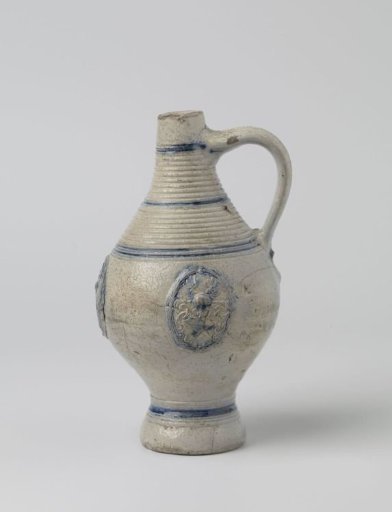 Jug with three coat of arms