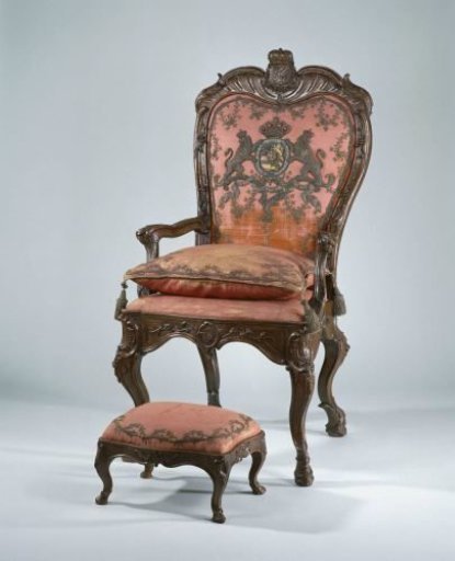 Chair of state with the crowned coat of arms of the province of Groningen