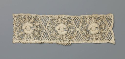 Strip of needle lace with suns separated by an X-motif