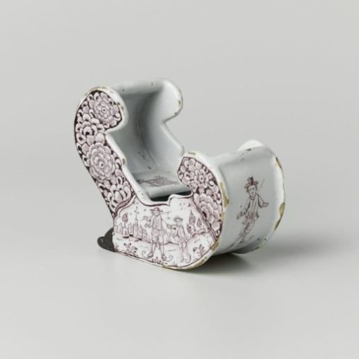 Sleigh of purple-painted faience