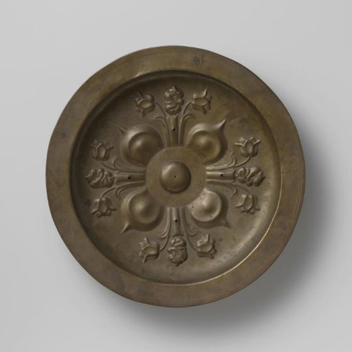 Dish with tulips
