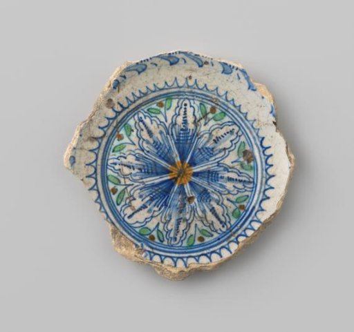 Ceramic Dish, Fragment with an Eight-Pointed Star with Leaf-Shaped Points