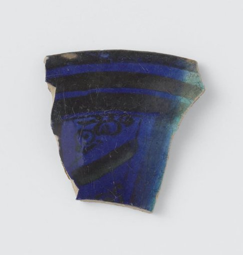 Fragment of the rim of a dish