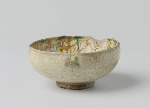 Bowl, polychrome painted with a bear among leaves