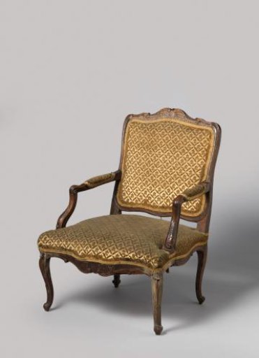 Armchair with obliquely placed S-shaped legs, modern upholstery in a diamond pattern