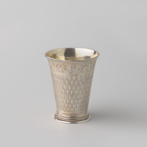 Cup with a rim of floral and foliate scrolls