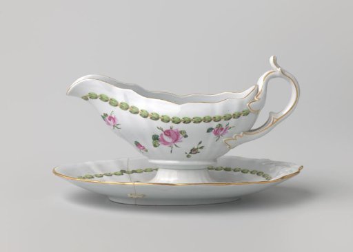 Sauce boat, decorated with roses and rosebuds