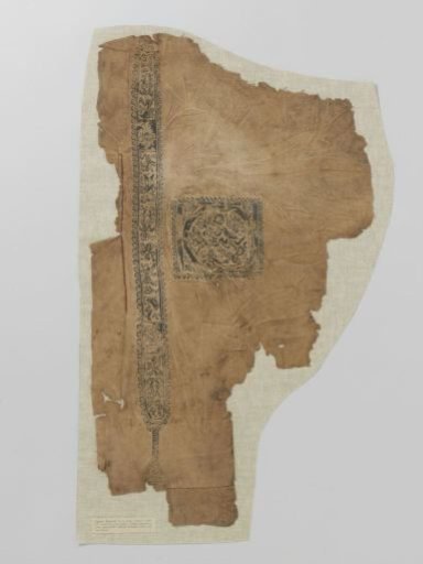 Textile fragment with tabula and clavus