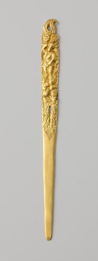 Thimble or hairpin with a child figure among flowers