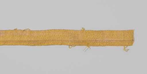 Passementerie of linen and yellow silk in a zigzag pattern